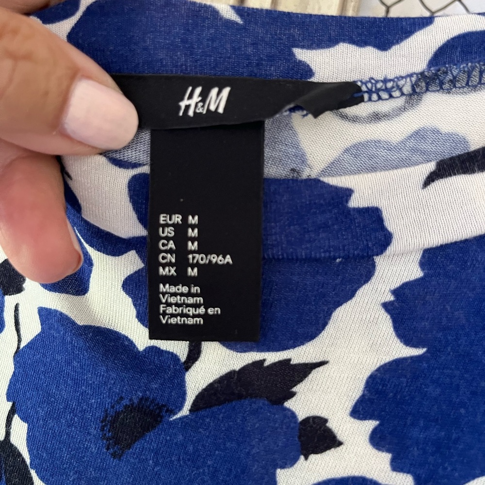 H&M Blue Floral Women's Blouse - Picture 2 of 3